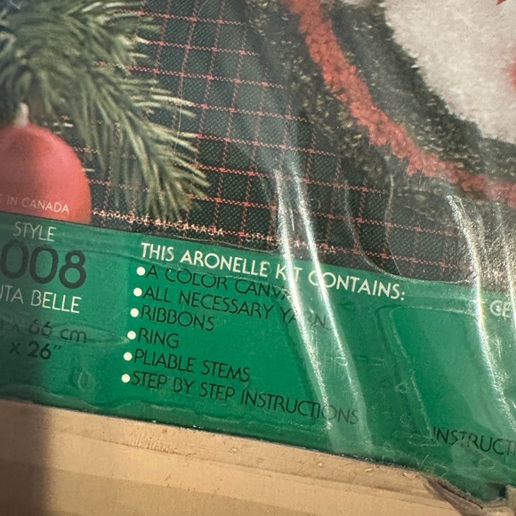 Vintage Mrs. Claus latch hook kit - Picture 3 of 7